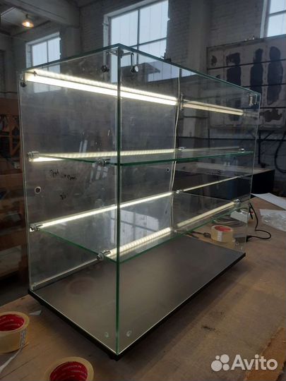 Настольные витрины из стекла