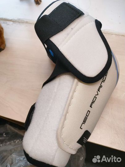 Хоккейная форма, налокотники