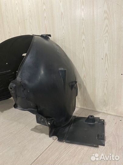 Подкрылок передний правый Mercedes Benz S500 W221