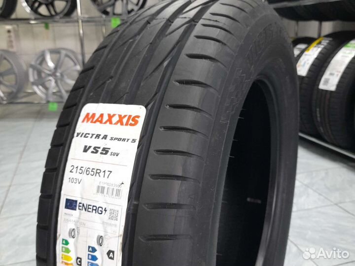 Maxxis Victra Sport VS-5 SUV 215/65 R17