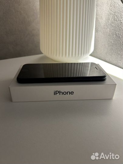 iPhone SE, 64 ГБ