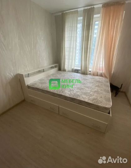 Кровать двуспальная с ящиками и матрасом