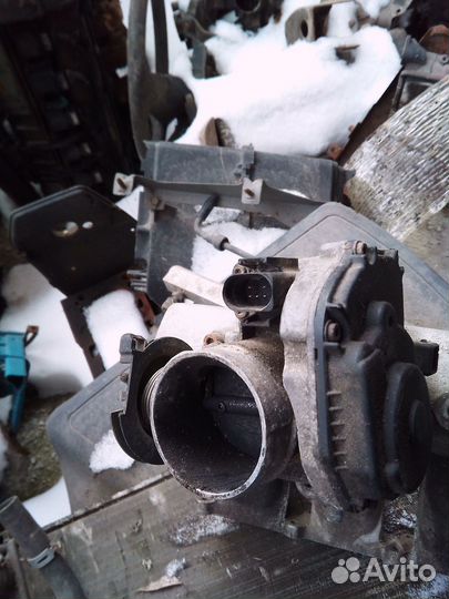 Дроссельная заслонка Ауди а4 1,8 95г