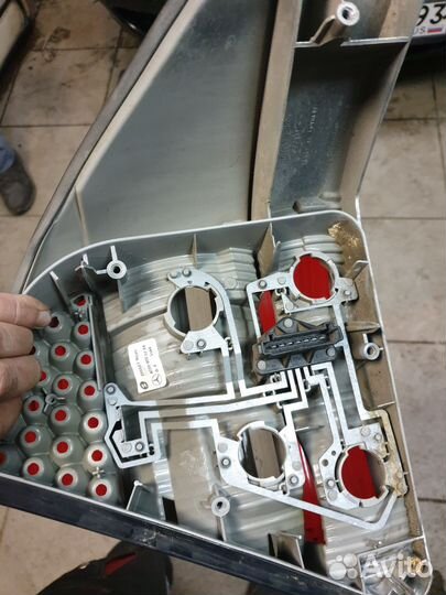 Задний фонарь w220