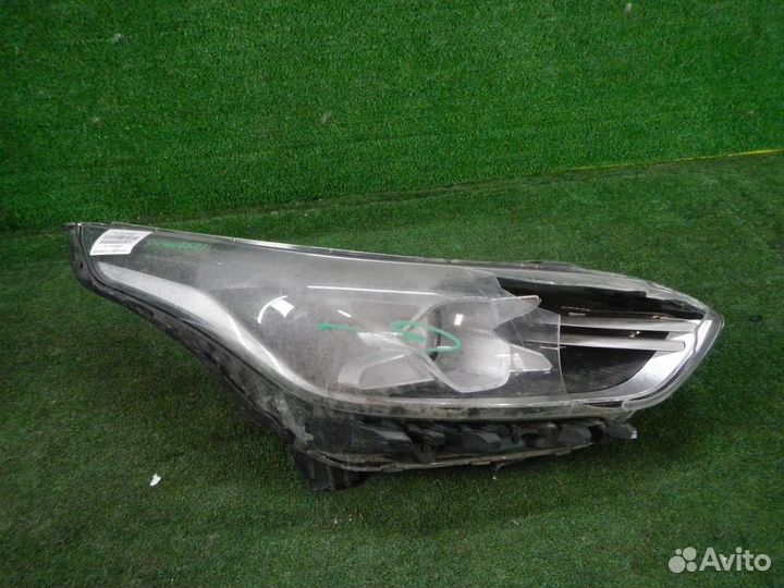 Фара правая Kia Cerato