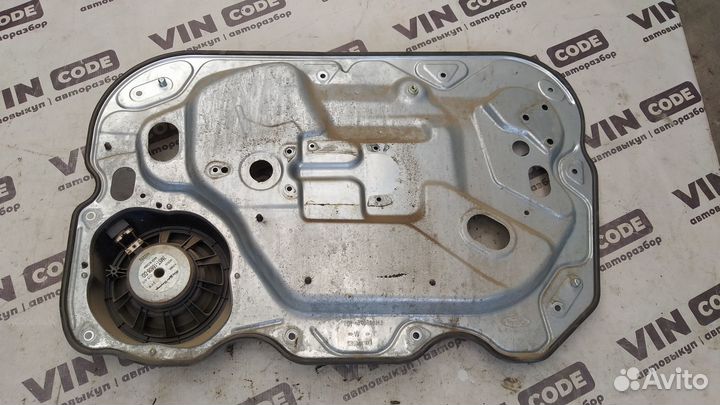 Экран передней левой двери Ford Kuga 1