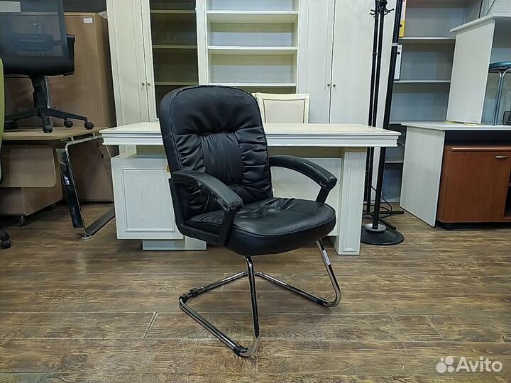 Кресло конференц б/у CH-416V кожзам 12609-чрн