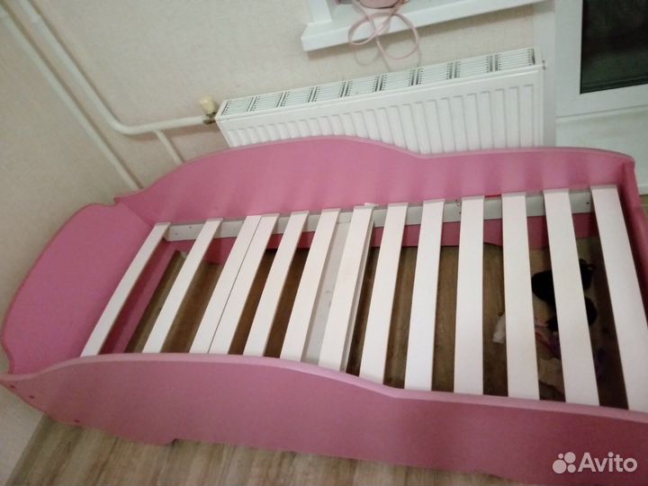 Кровать машинка розовая для вашей принцессы