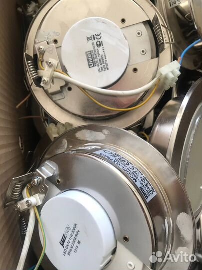 Светильник точеный встраиваемый с лампой