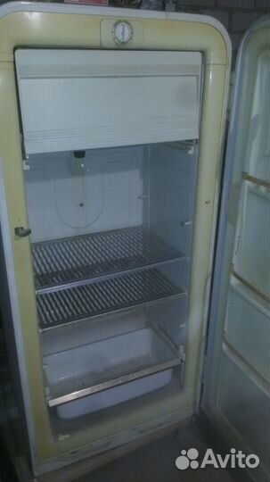 Холодильник ЗИЛ середины 60-х рабочий не ржавый