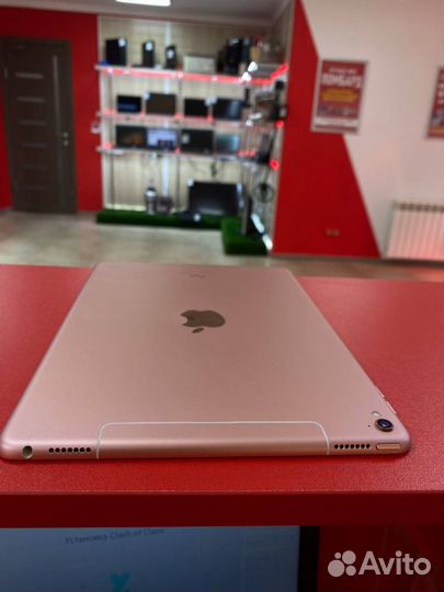 Планшет Apple iPad Pro 9.7 (1-го поколения)