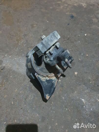 Опора (подушка) двигателя правая карина е 4afe