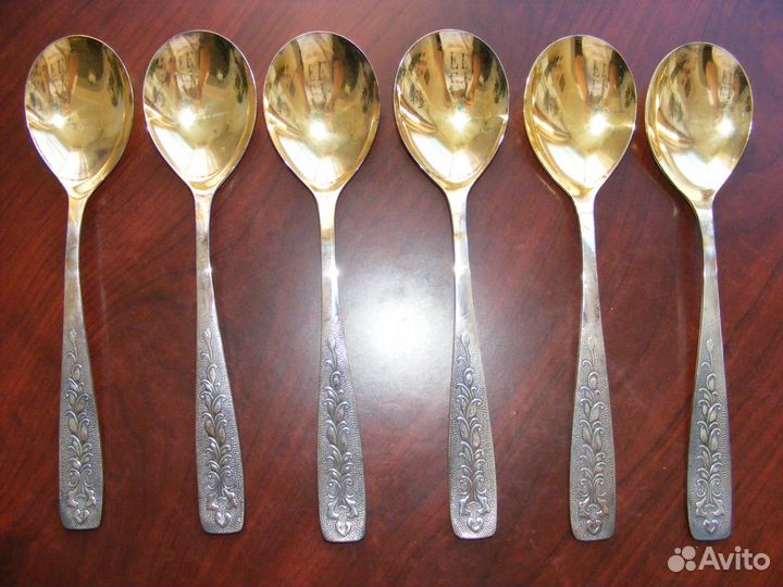 Набор новых столовых приборов