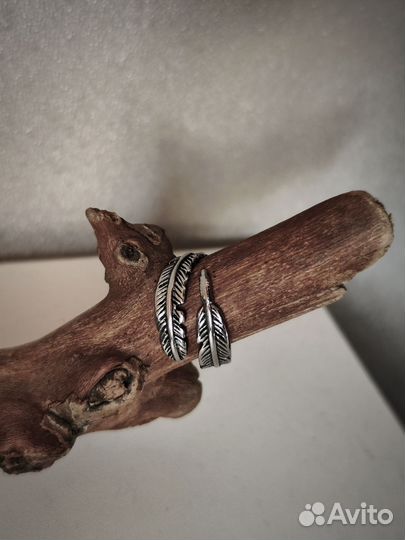 Кольцо бижутерия под серебро Перо