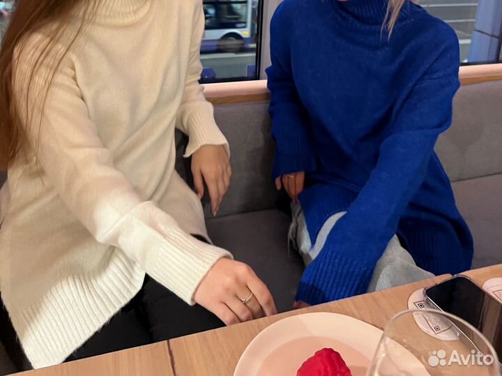 Свитер яркий