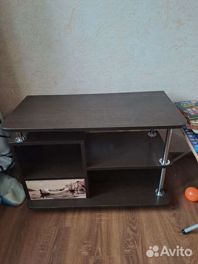 Тумба под телевизор и книги