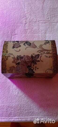 Шкатулка для ювелирных украшений из дерева