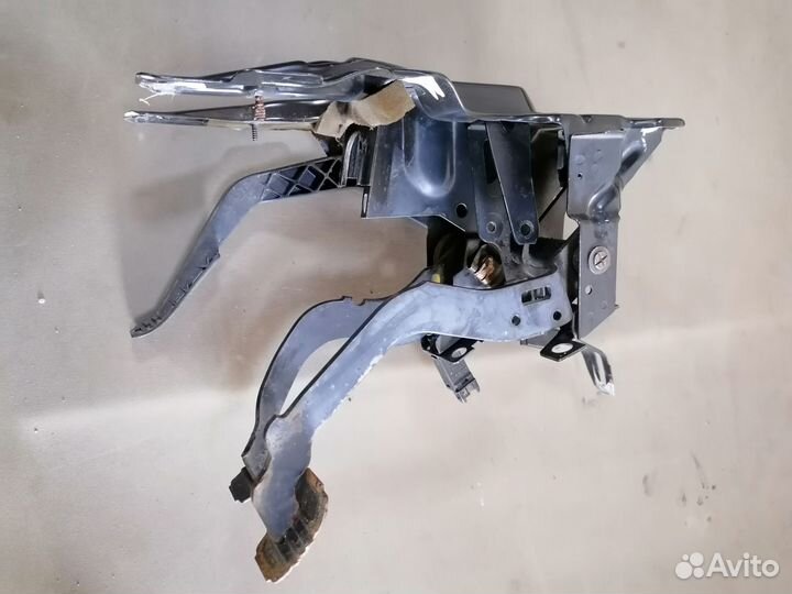 Педальный узел в сборе Volkswagen Passat B4 1996