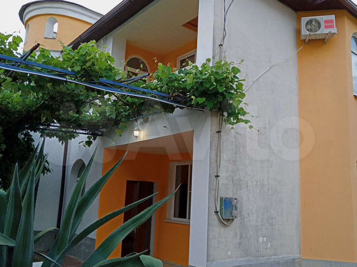 Дом 180 м² на участке 8 сот.