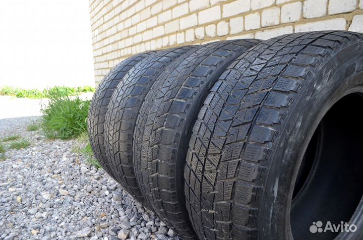 Bridgestone Blizzak DM-V1 275/60 R18