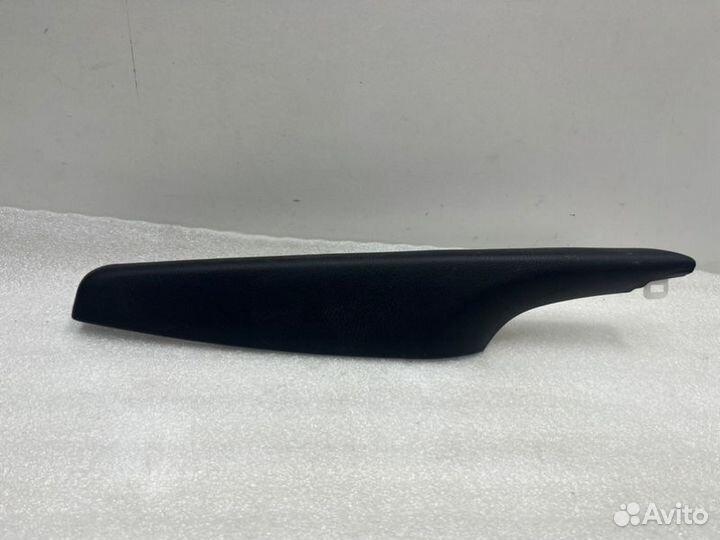 Подлокотник обшивки передний правый Toyota Camry