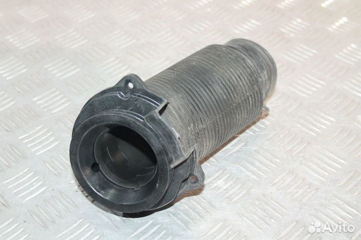 Патрубок впускной Volkswagen Golf 6 Passat B6 B7