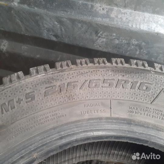 Goodyear UltraGrip 500 215/65 R16
