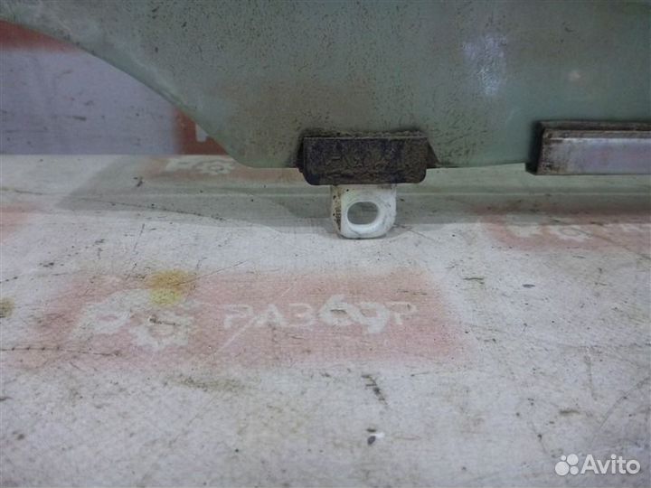 Стекло двери переднее правое Toyota Rav4 ACA30