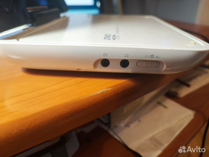 Портативный DVD плеер LG DT724A