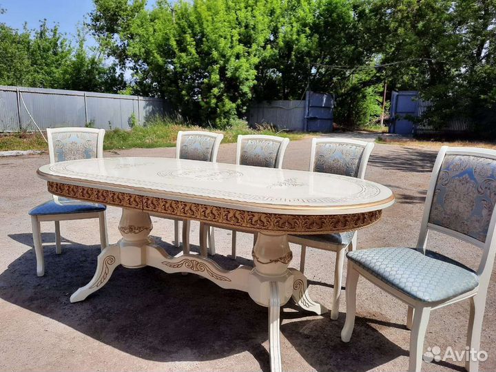 Стол и стулья