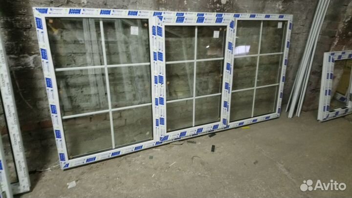 Окно пластиковое с раскладкой белой