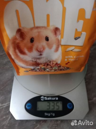 Отдам корм и наполнитель для хомяков