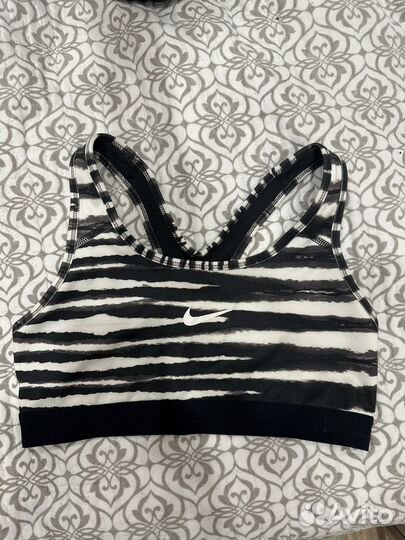 Топ женский спортивный nike