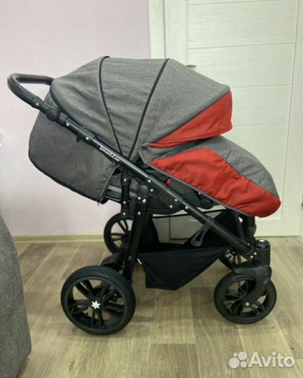 Прогулочная коляска с надувными колесами