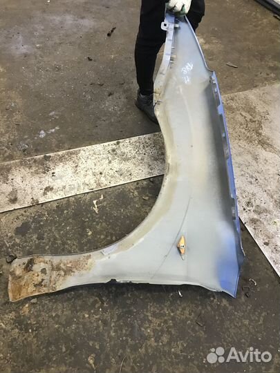 Крыло переднее правое Ford Focus 1