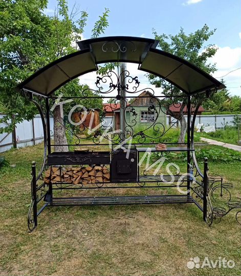 Мангал с крышей