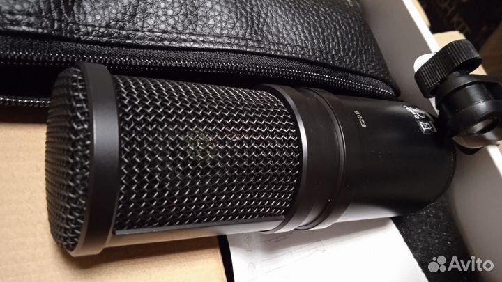 Superlux E205 - Конденсаторный Студийный Микрофон