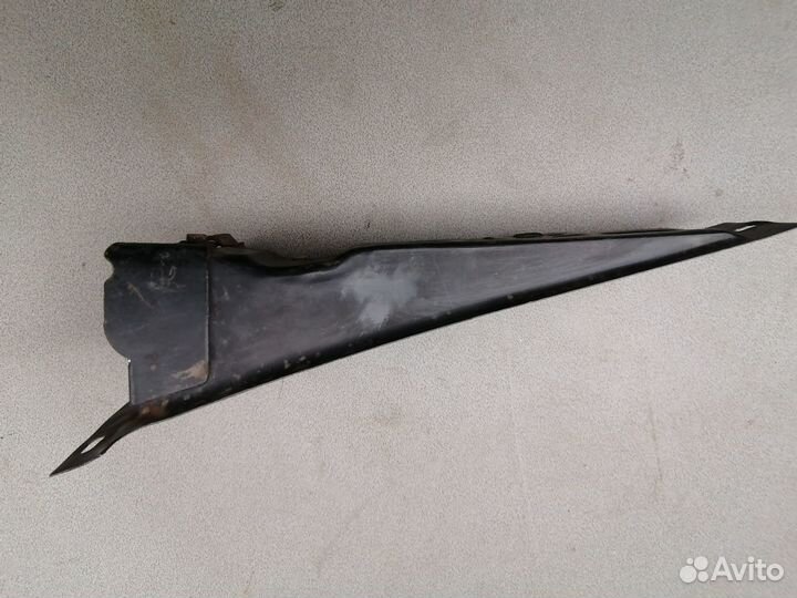 Кронштейн замка капота Chevrolet Blazer 1989-1995