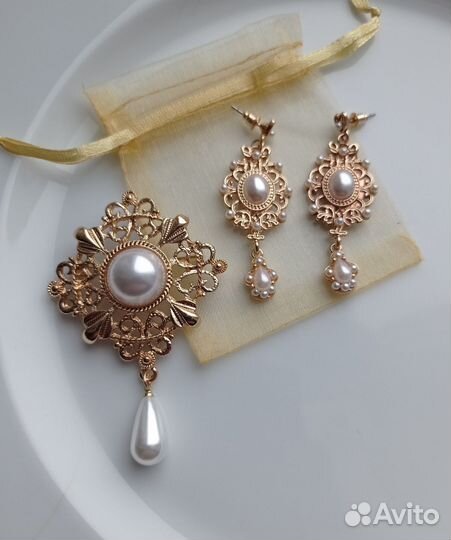 Комплект брошь+ серьги барокко. Новые