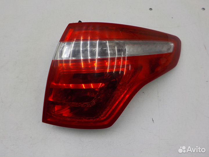 Фонарь задний правый наружный Citroen C4 Picasso 2