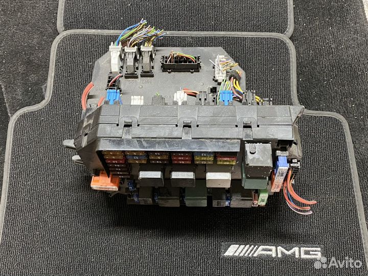 Блок предохранителей передний Mercedes A2219007102