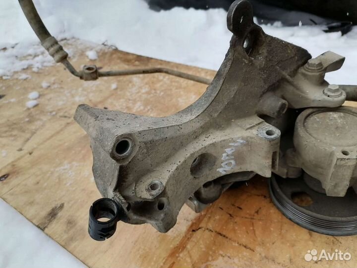 Кронштейн гура Renault Logan 1