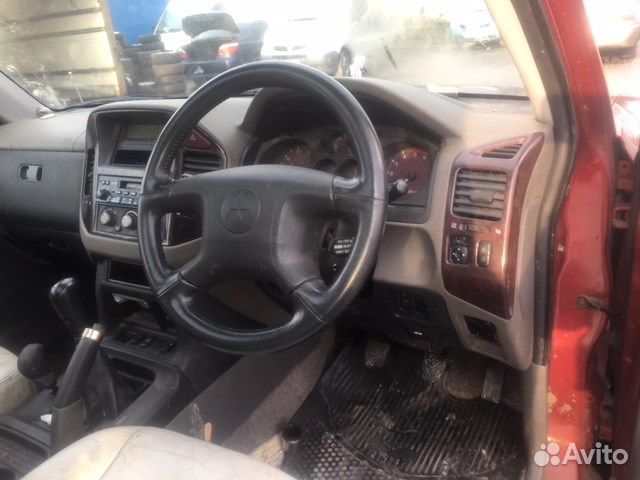 Разбор на запчасти Mitsubishi Pajero / Montero 200