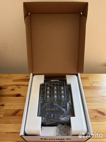 Микшерный пульт Numark M4