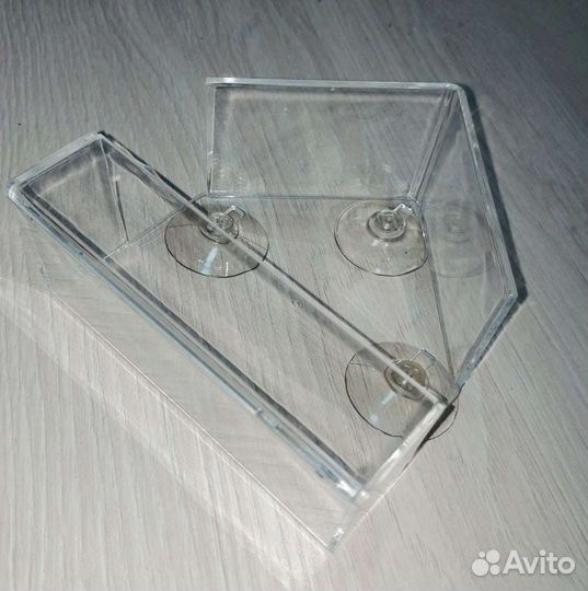 Кормушка для птиц на окно