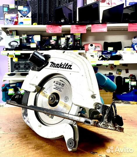 Дисковая пила Makita 5704R