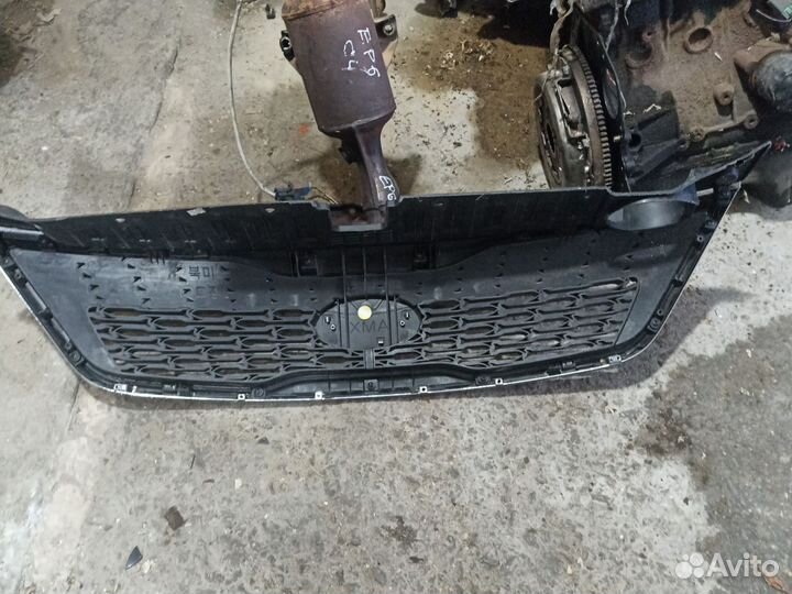 Решетка радиатора Kia Sorento XM FL(2009-2020)