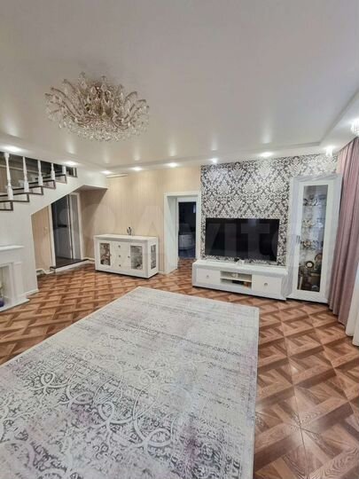 Дом 220 м² на участке 5 сот.