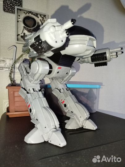 Робот ed 209 из робокопа
