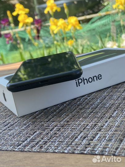 iPhone SE (2020), 64 ГБ